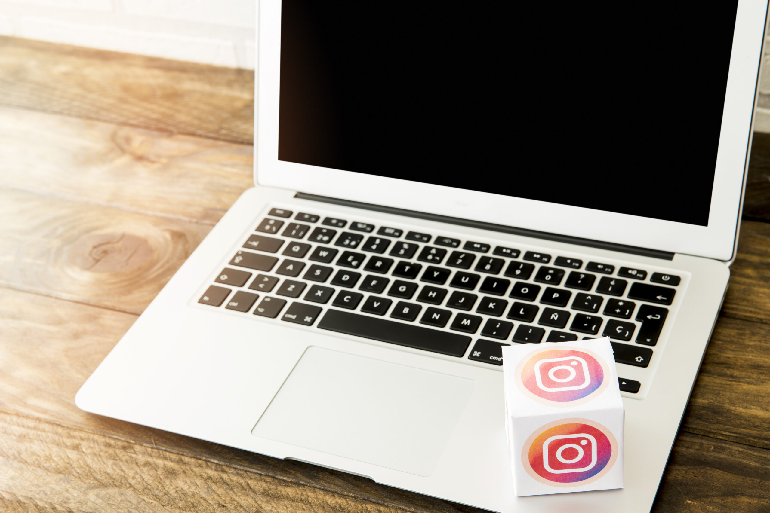 Hoe u uw telefoonnummer van Instagram kunt verwijderen
